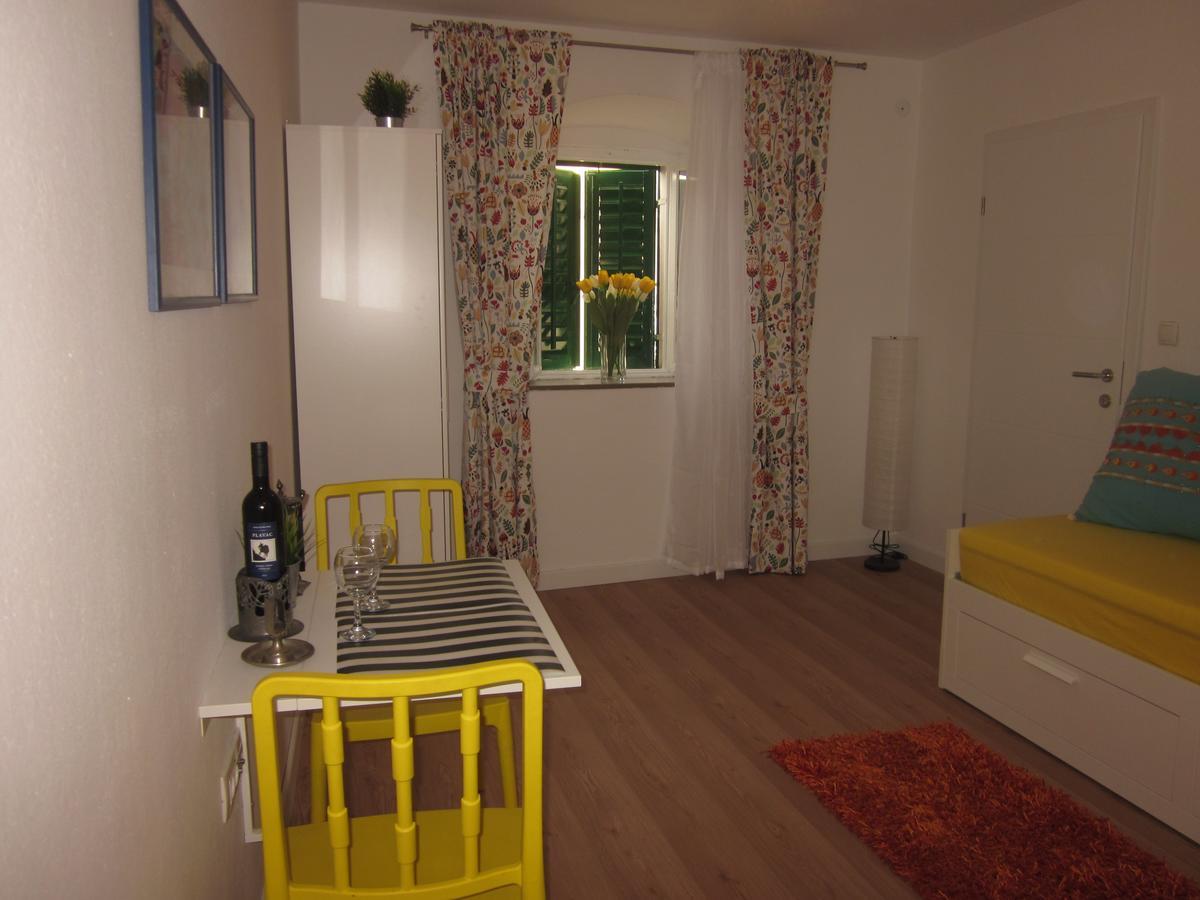 Apartment On The Square มาคาร์สกา ภายนอก รูปภาพ