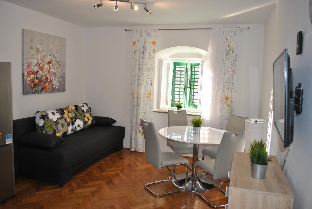 Apartment On The Square มาคาร์สกา ภายนอก รูปภาพ
