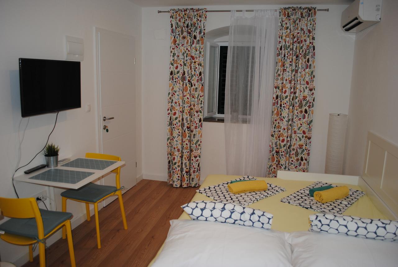 Apartment On The Square มาคาร์สกา ภายนอก รูปภาพ