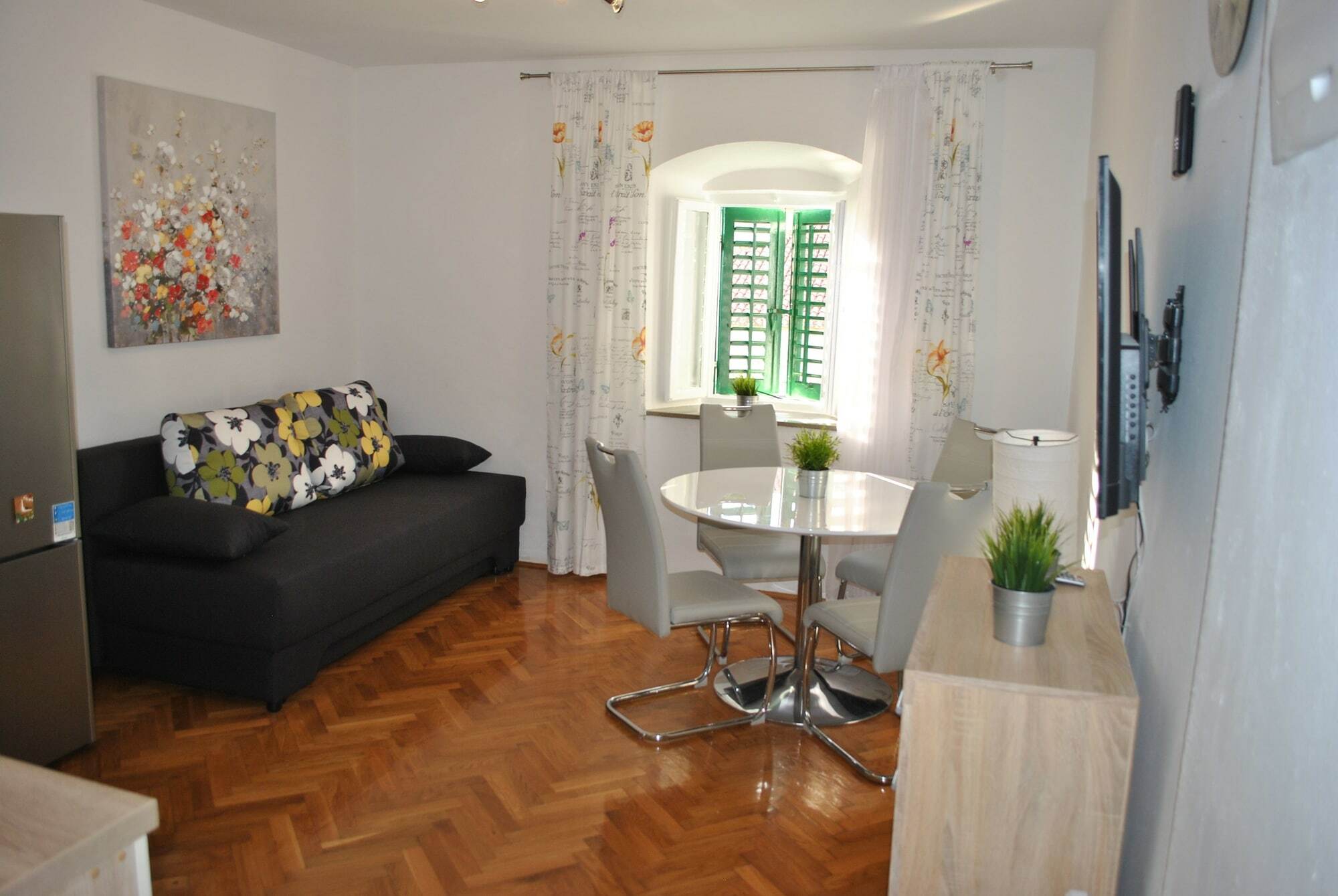 Apartment On The Square มาคาร์สกา ภายนอก รูปภาพ